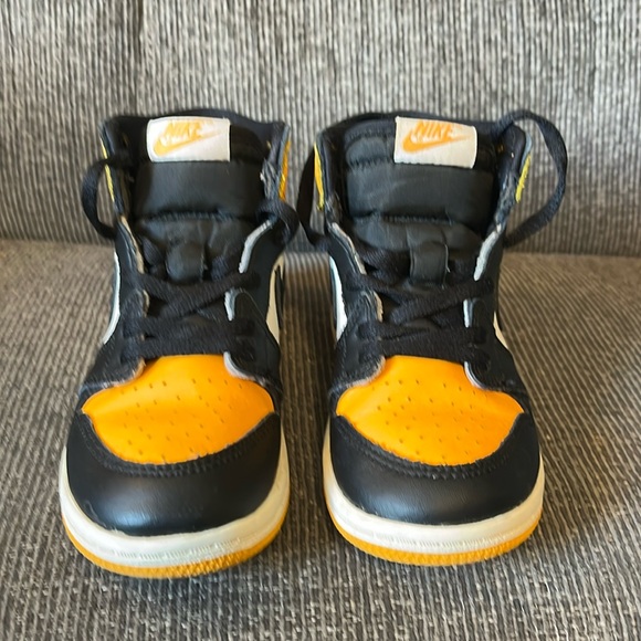 Nike Jordan 1 Retro High OG sneakers size 10c Taxi/black AQ2665 711 Pre Owned